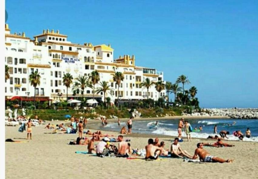 Apartamento En La Playa .piscinas Jardines Puerto Banús