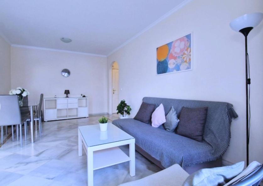 En La Playa .piscinas Jardines Puerto Banús Apartamento *