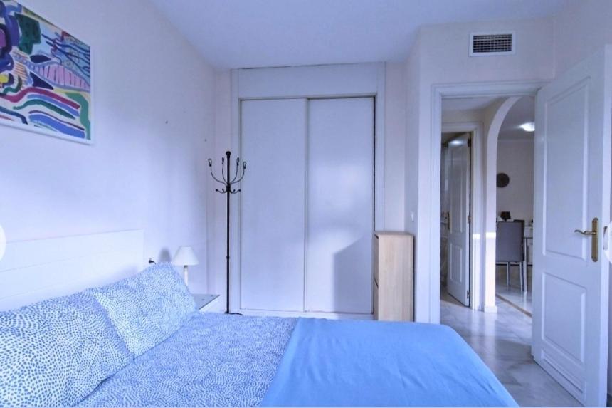 Apartamento En La Playa .piscinas Jardines Puerto Banús *