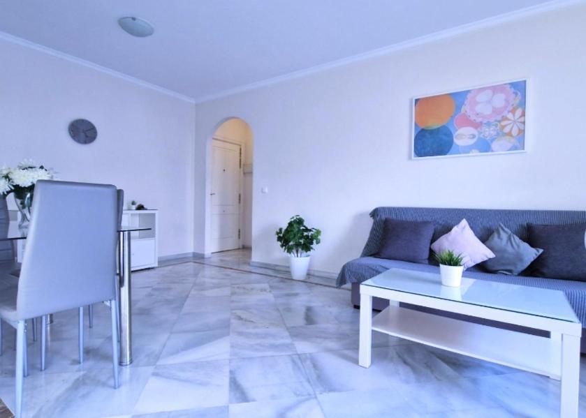 En La Playa .piscinas Jardines Puerto Banús Apartamento Marbella