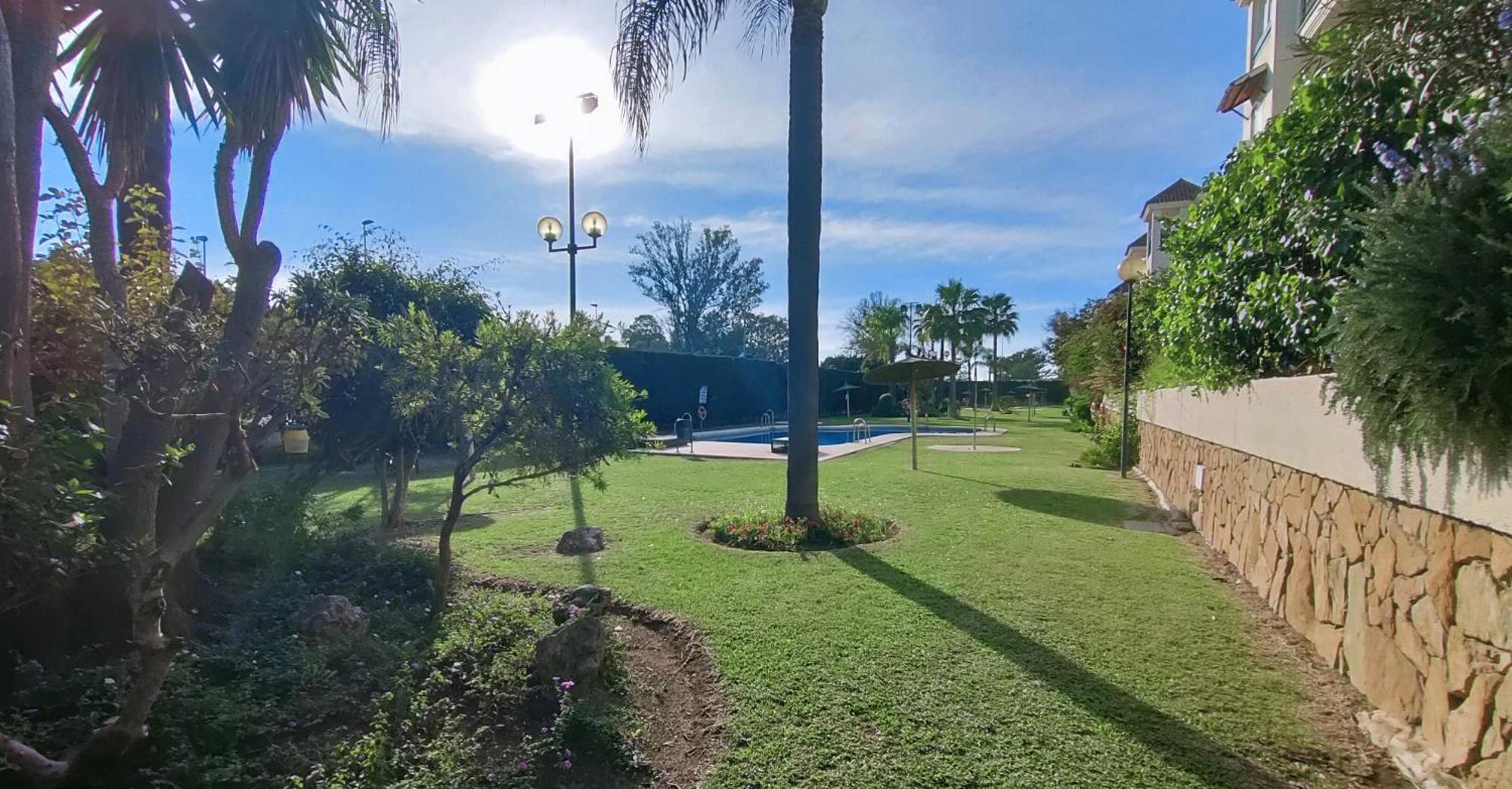 Apartamento En La Playa .piscinas Jardines Puerto Banús
